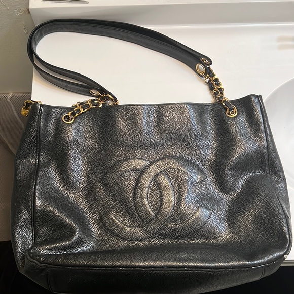 CHANEL Handbags - Authentic Vintage Chanel bag